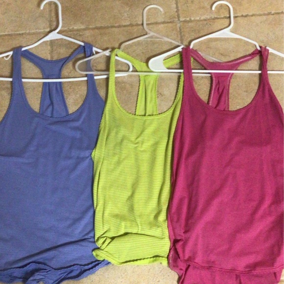 Lululemon bundle 105 singlets Sz 2 - Picture 1 of 1